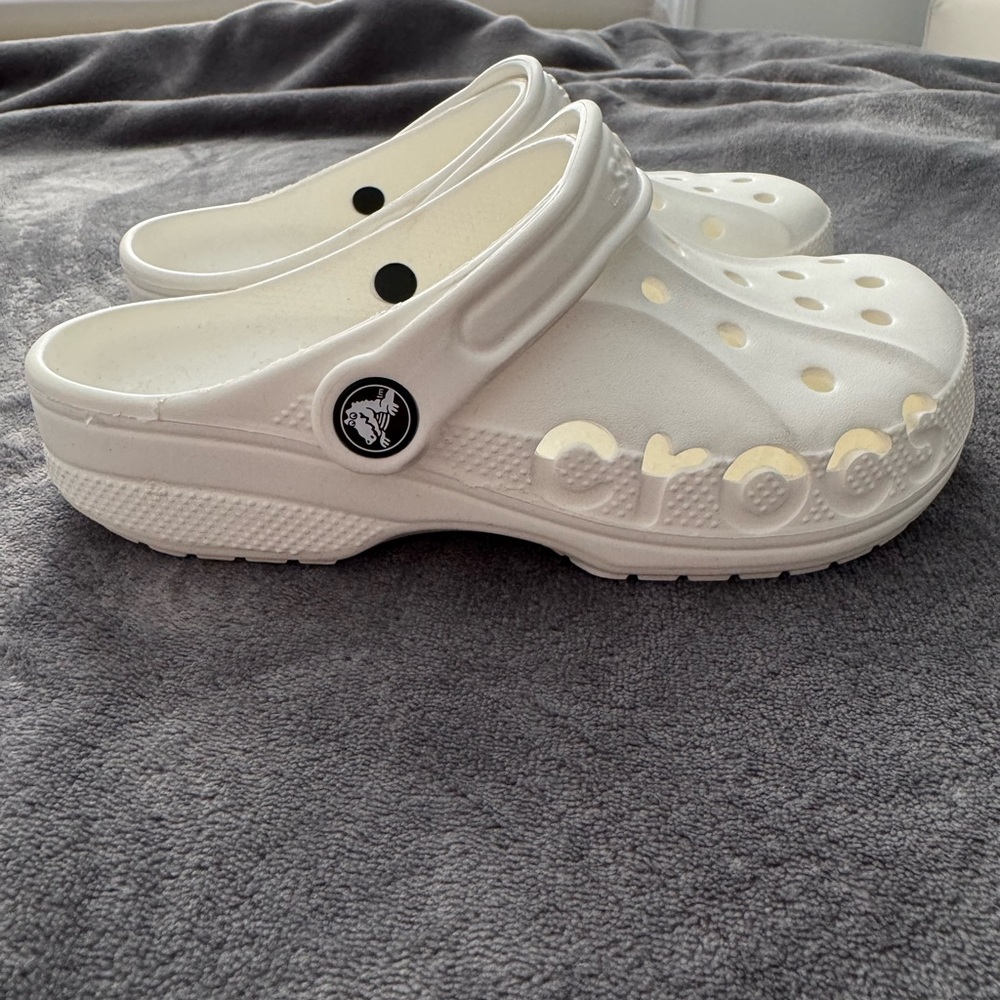 NWOT! CROCS White Slippers with Signature Perforated Design - Picture 5 of 7